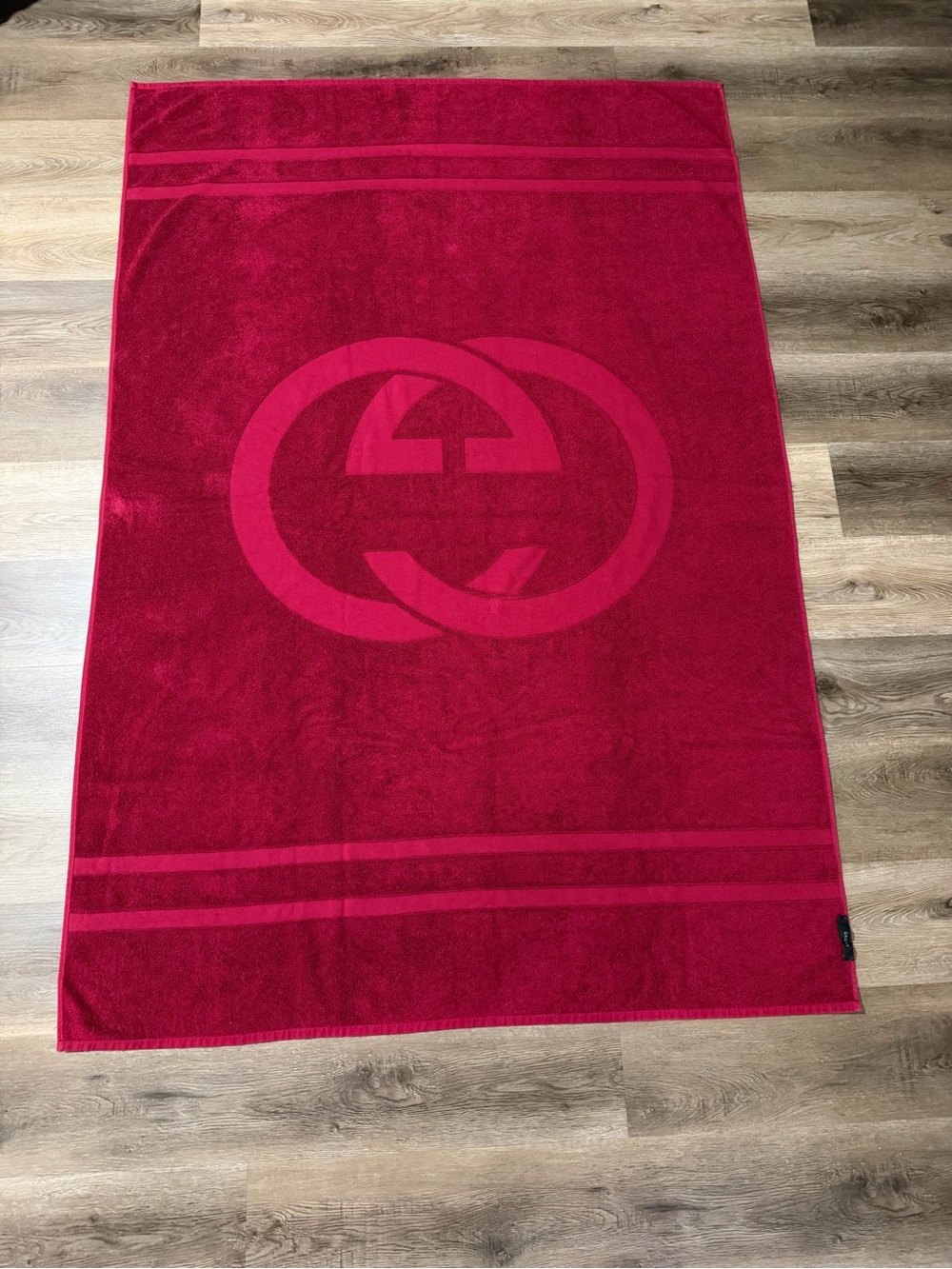 GUCCI Beauty Burgundy Luxury Large Beach Bath Sheet Towel 67.5 X 45 Inches